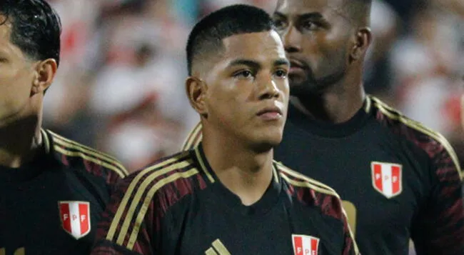 Joao Grimaldo, delantero de la selección peruana.   