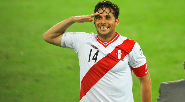 Claudio Pizarro, ex capitán de la selección peruana.   
