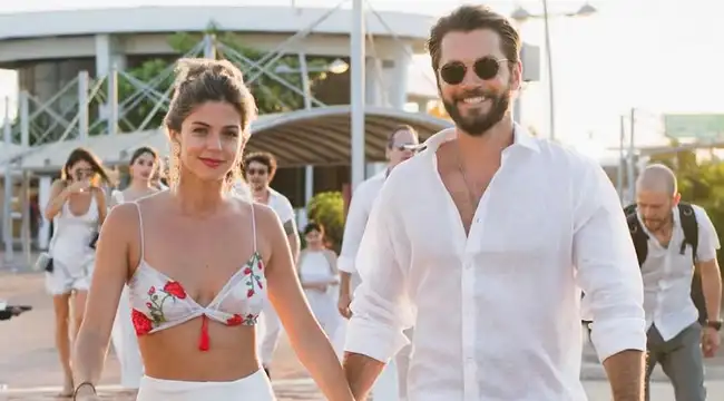 Stephanie Cayo y su ex esposo, Chad Campbell.  