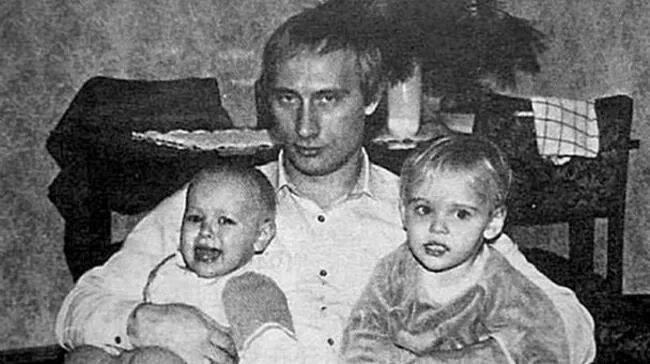 Putin y sus dos hijas fruto de su primer y único matrimonio.    