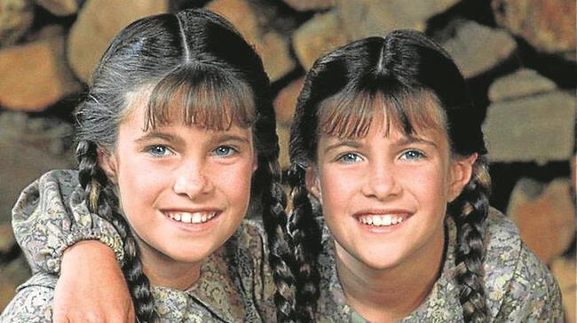 Las gemelas Lindsay y Sidney Greenbush en trenzas durante grabaciones de "La familia Ingalls". 