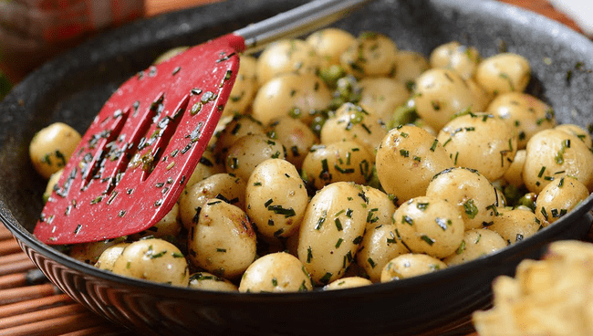 Prepara Un Almuerzo De Lujo Con Unas Papitas Cambray A La Mantequilla