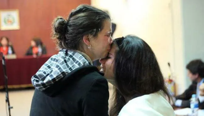 Liliana Castro Manarelli y Eva Bracamonte durante el juicio por el asesinato de Myriam Fefer. Foto: timetoast   