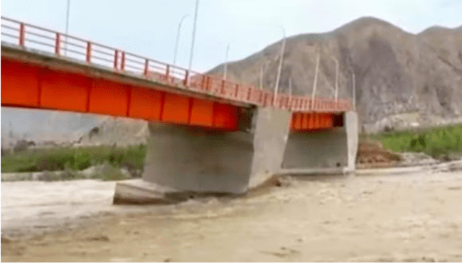  Puente en Cañete se encuentra en una condición de alerta por la inclinación.    