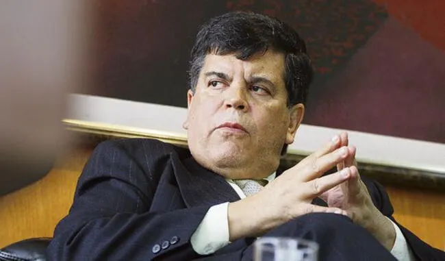  Carlos Paredes Lanatta, expresidente de PetroPerú.   
