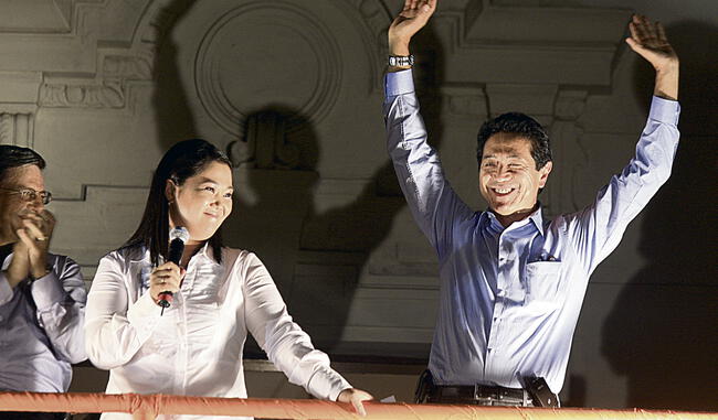Keiko Fujimori y Jaime Yoshiyama durante una actividad política.   