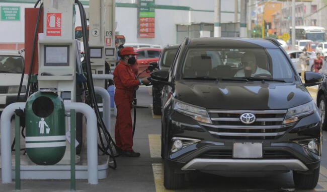 Revisa los precios de la gasolina hoy, jueves 26 de mayo. Foto: Gerardo Marín/LR    