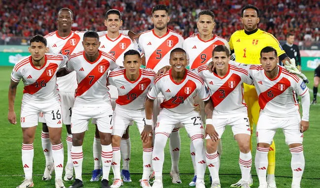 Equipo de la selección peruana ante Chile.   