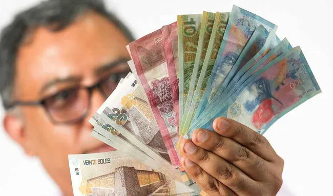 <strong> Los empleadores tienen hasta el 15 de diciembre para depositar la gratificación a sus trabajadores. Foto: Andina</strong>   