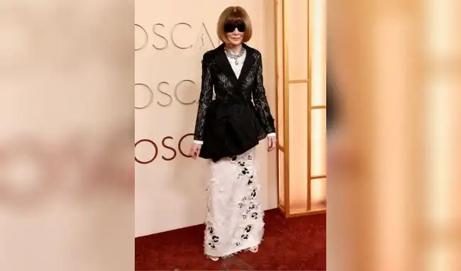 Anna Wintour en la alfombra roja de los Oscar 2026.  