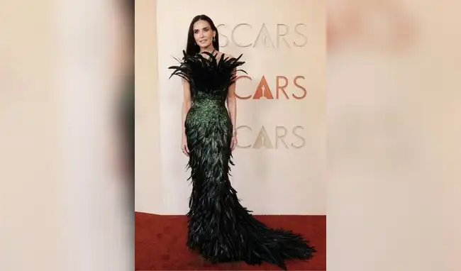 Demi Moore en la alfombra roja de los Oscar 2026.  