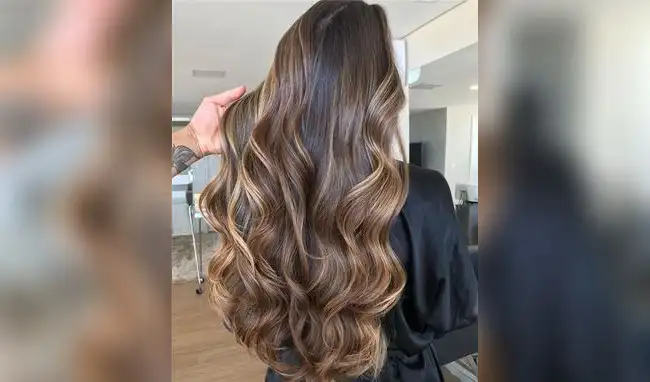 Balayage con mechas: la tendencia que arrasa este 2026. 