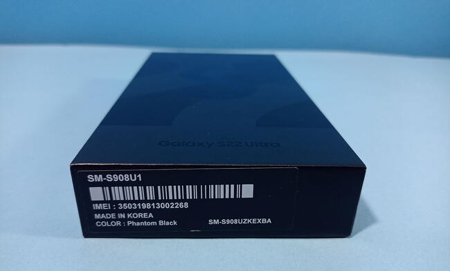  Parte inferior de la caja del Samsung Galaxy S22 Ultra. Foto: Edson Henriquez    