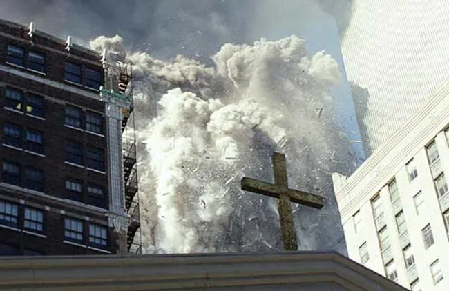  Ataque terrorista Torres Gemelas: World Trade Center colapsando. <strong>Foto: Secret Service EE.UU.</strong>     