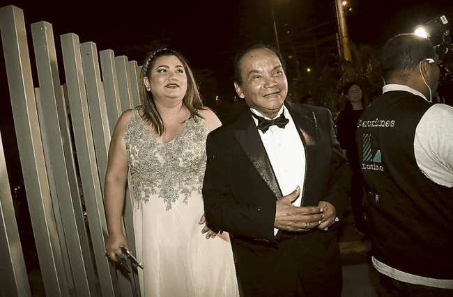 "Melcochita" y su esposa en el matrimonio de Edison Flores.&nbsp;   