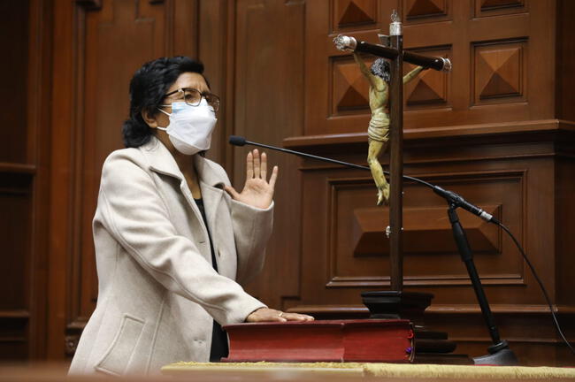  Lucinda Vásquez de Perú Libre habló sobre los cuestionamientos al ministro del Interior, Luis Barranzuela. Foto: Congreso    