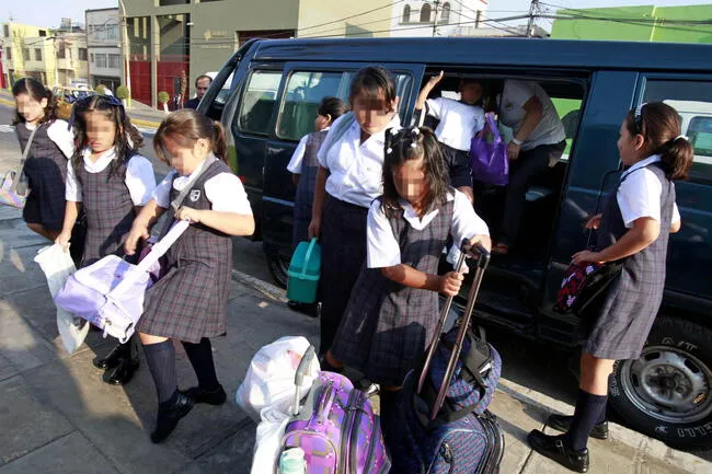  Toda movilidad escolar debe contar con SOAT. Foto: Andina    