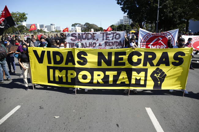 Protesta para enfrentar los actos de racismo y discriminación en Brasil.   