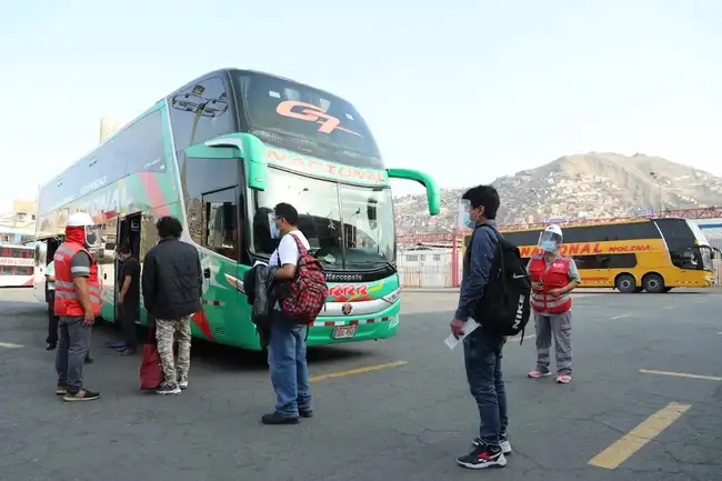 Muchos peruanos buscan salir de paseo por el feriado largo.  
