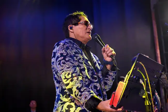 El cantante construyó una extensa trayectoria dentro de la música popular peruana. El cantante construyó una extensa trayectoria dentro de la música popular peruana.