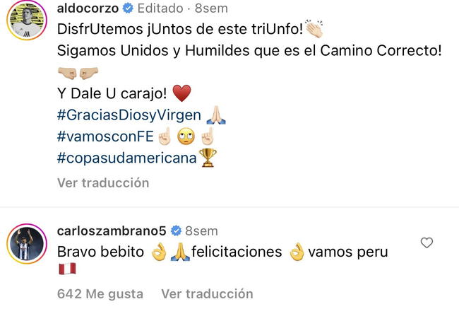 Carlos Zambrano y la felicitación a Aldo Corzo por la victoria de la 'U' ante Independiente de Santa Fe en la Copa Sudamericana.   