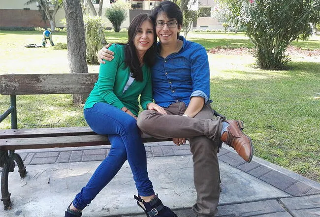 Carol Nuñez junto a su primogénito Federico Salazar.   