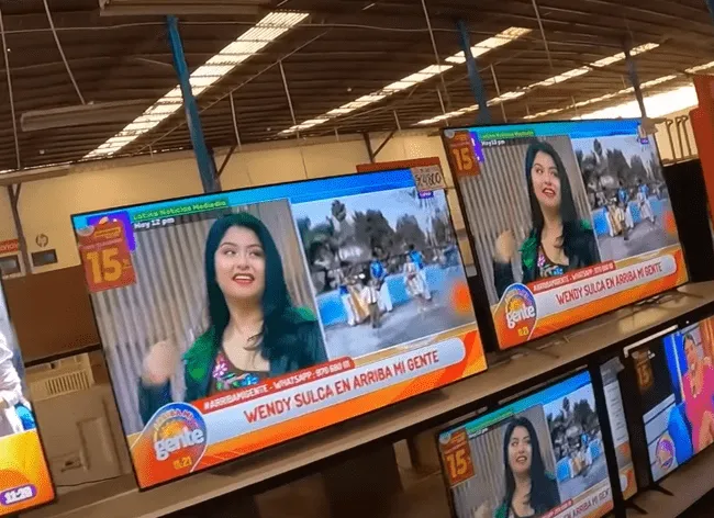 El gran almacén ofrece diversos televisores con oferta. (Foto: captura / canal de YouTube de 'Julito TV Oficial')   