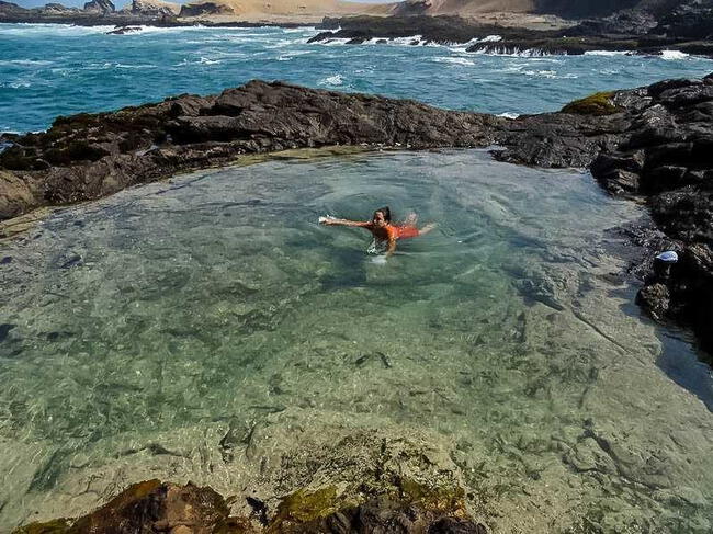 Playa Pocita con piscinas naturales para disfrutar del verano. (Foto: RedBus)   