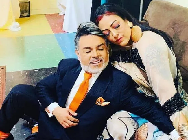 Andres Hurtado se encuentra casado con la exitosa cantante de salsa Linda Viera.   