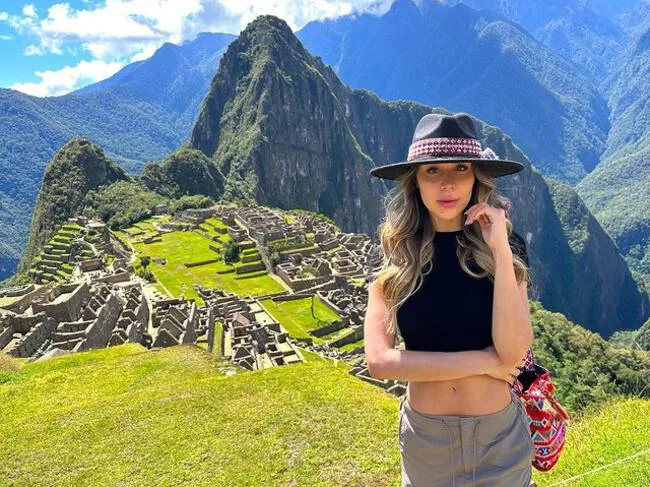 Alexandra Méndez demostró su verdadero estilo con pantalón cargo en Machu Picchu. | Instagram.   
