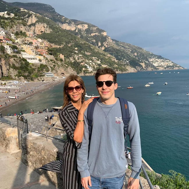 María Teresa Braschi junto a su hijo en un viaje que realizaron. (Foto: Instagram)   
