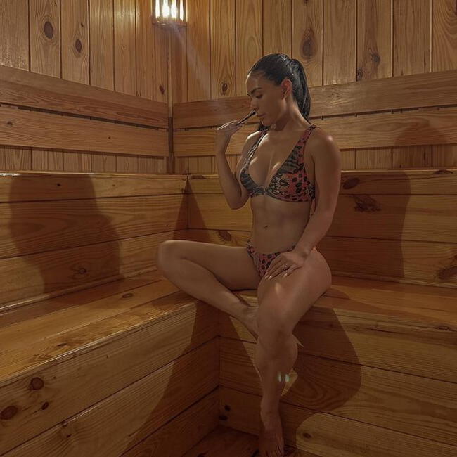 Fabianne Hayashida con bikini de animal print. | Instagram.   
