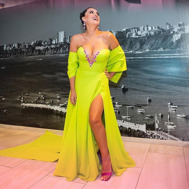 Patricia Portocarrero con hermoso vestido neón. | Instagram.    