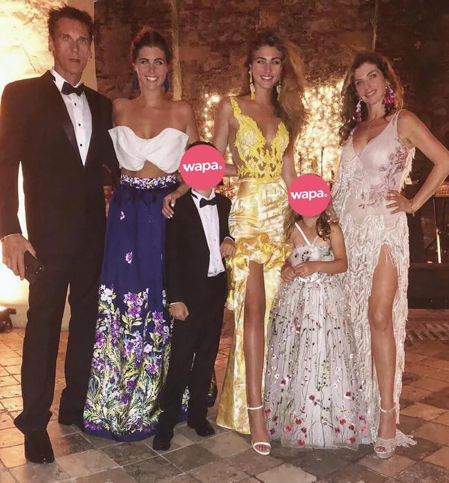  <em>La familia completa de Alessia y Ariana Rovegno en el matrimonio de Stephanie Cayó en el 2018.</em>  