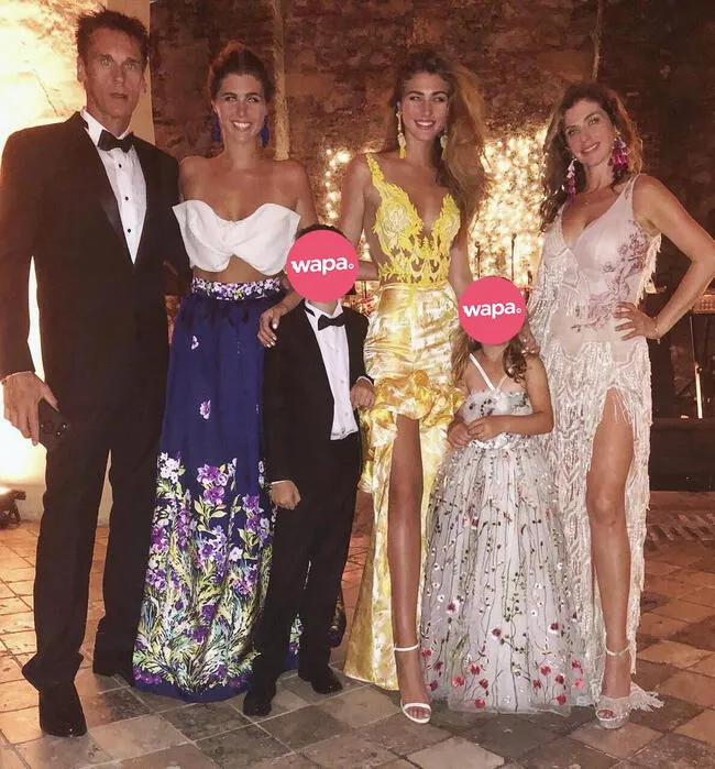 La familia completa de Alessia y Ariana Rovegno en el matrimonio de Stephanie Cayó en el 2018.   
