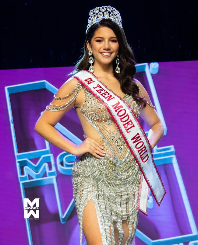  Gaela Barraza se lució en la pasarela internacional y se llevó la corona de Teen Model World 2023.    