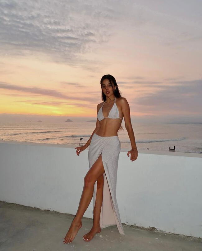 Luciana Fuster modela un espectacular bikini glitter. | Instagram.   