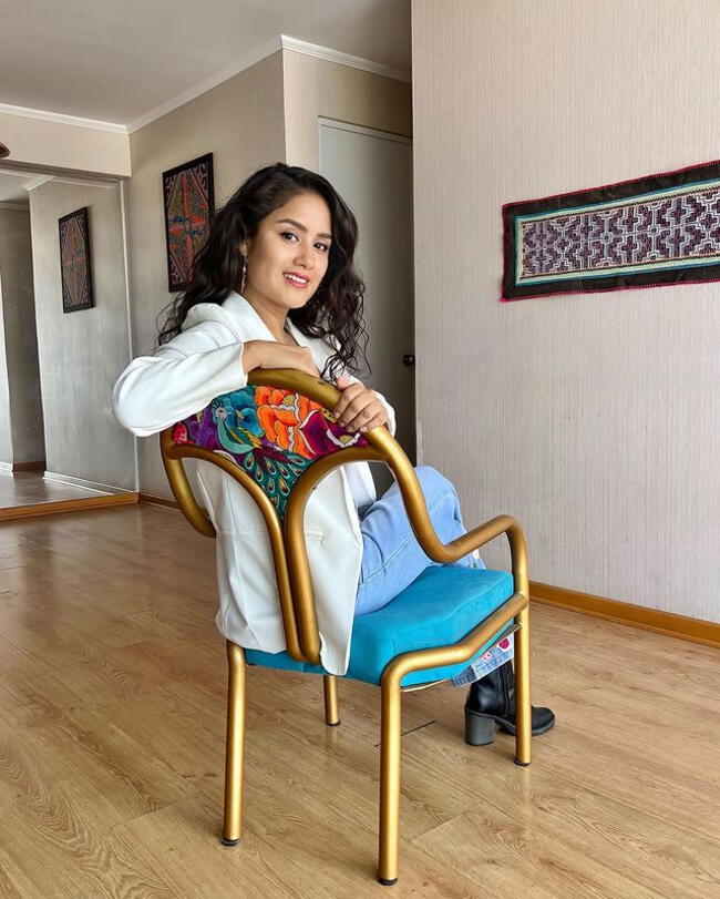 Mayella Lloclla demuestra su verdadero estilo con un pantalón bordado. | Instagram.    