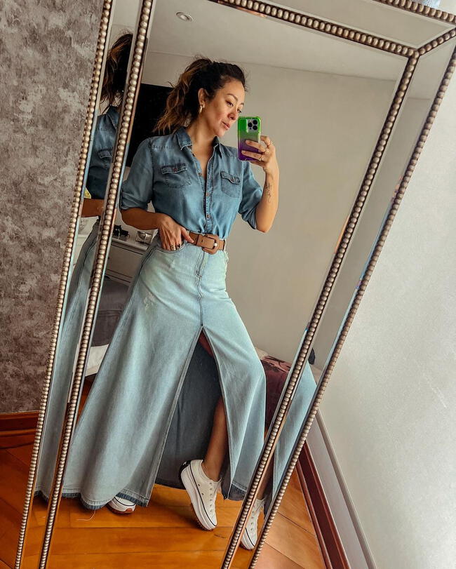 Cathy Saenz demuestra su estilo con una maxi falda. | Instagram.    