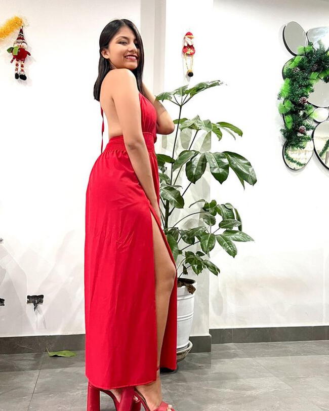 Nickol Sinchi con estupendo vestido rojo. | Instagram.    
