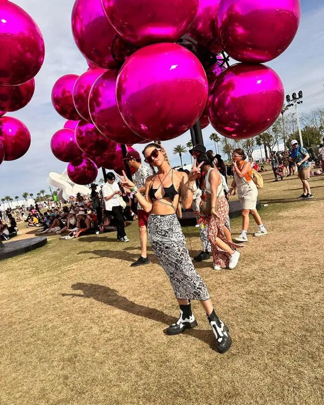 La cantante apostó por un top de estrella en Coachella. | Instagram.  