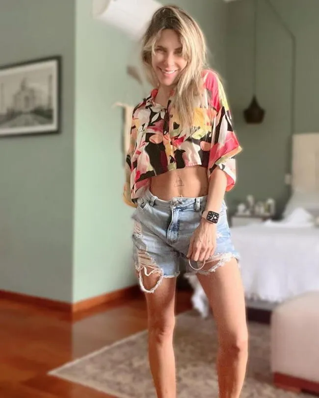 Juliana Oxenford demuestra su estilo urbano con short rasgado. | Instagram.    