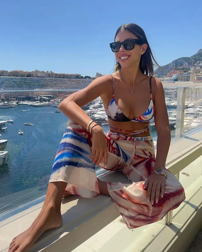Alondra García demuestra su verdadero glamour con un look tie dye. | Instagram.   