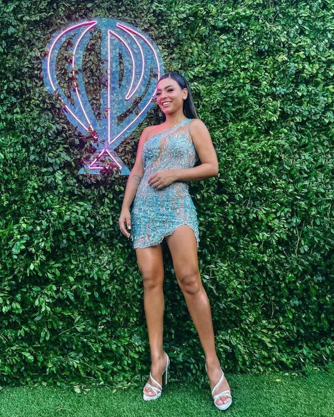 Cielo Torres deslumbra en Premios Heat con elegante vestido de transparencias. | Instagram.    