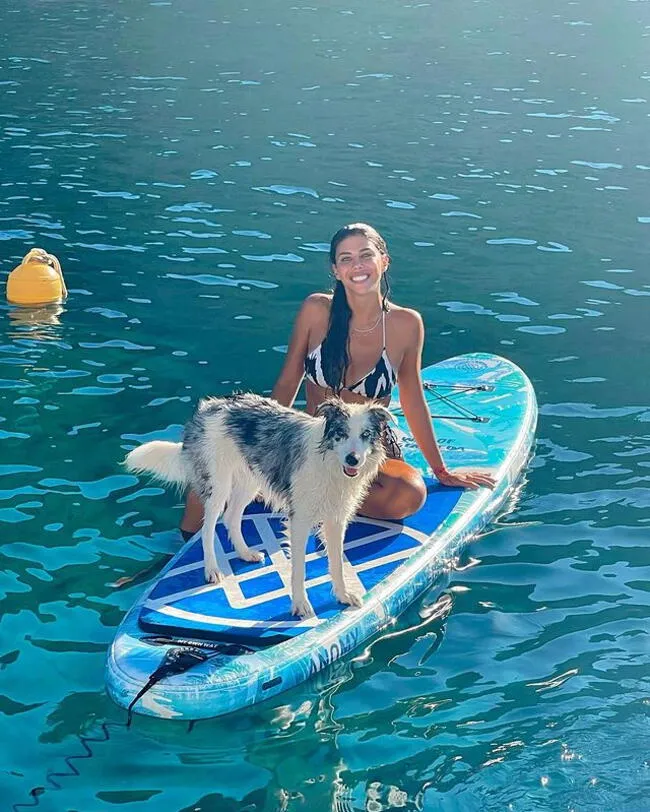 Alondra García Miró deslumbra con un bikini bicolor en las playas de Ibiza. | Instagram.   