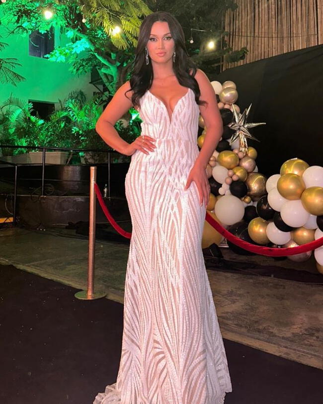 Angie Arizaga deslumbra con vestido corte sirena. | Instagram.    