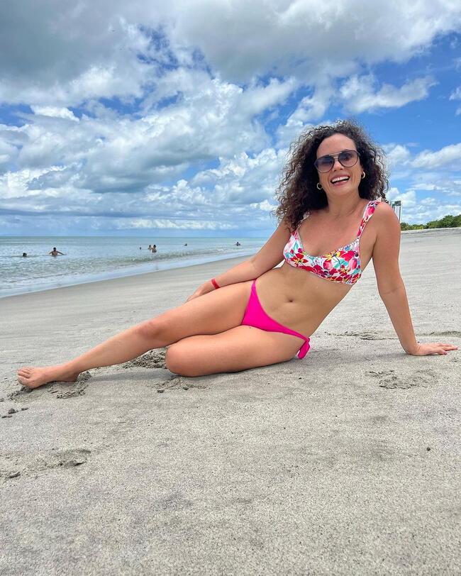 Connie Chaparro alborota las playas de Panamá con sensual bikini. | Instagram.    