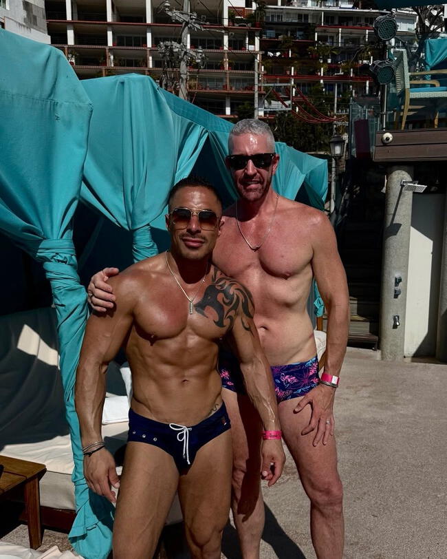 Ariel Bracamonte y su esposo. Foto: Instagram. 