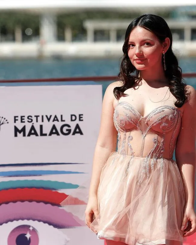 Francisca Aronsson con hermoso vestido nude en el festival. |Instagram  