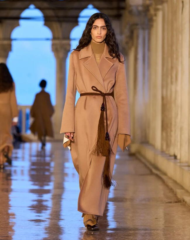  Max Mara Resort 2025&nbsp;Vogue Runway.    